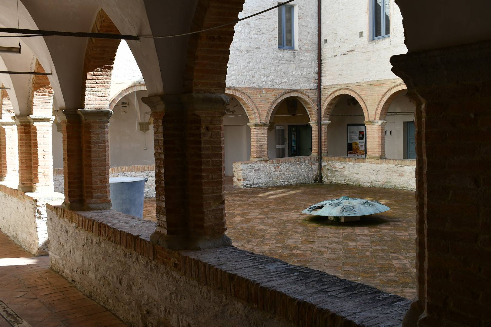 Arcevia - Il chiostro del Convento di San Francesco