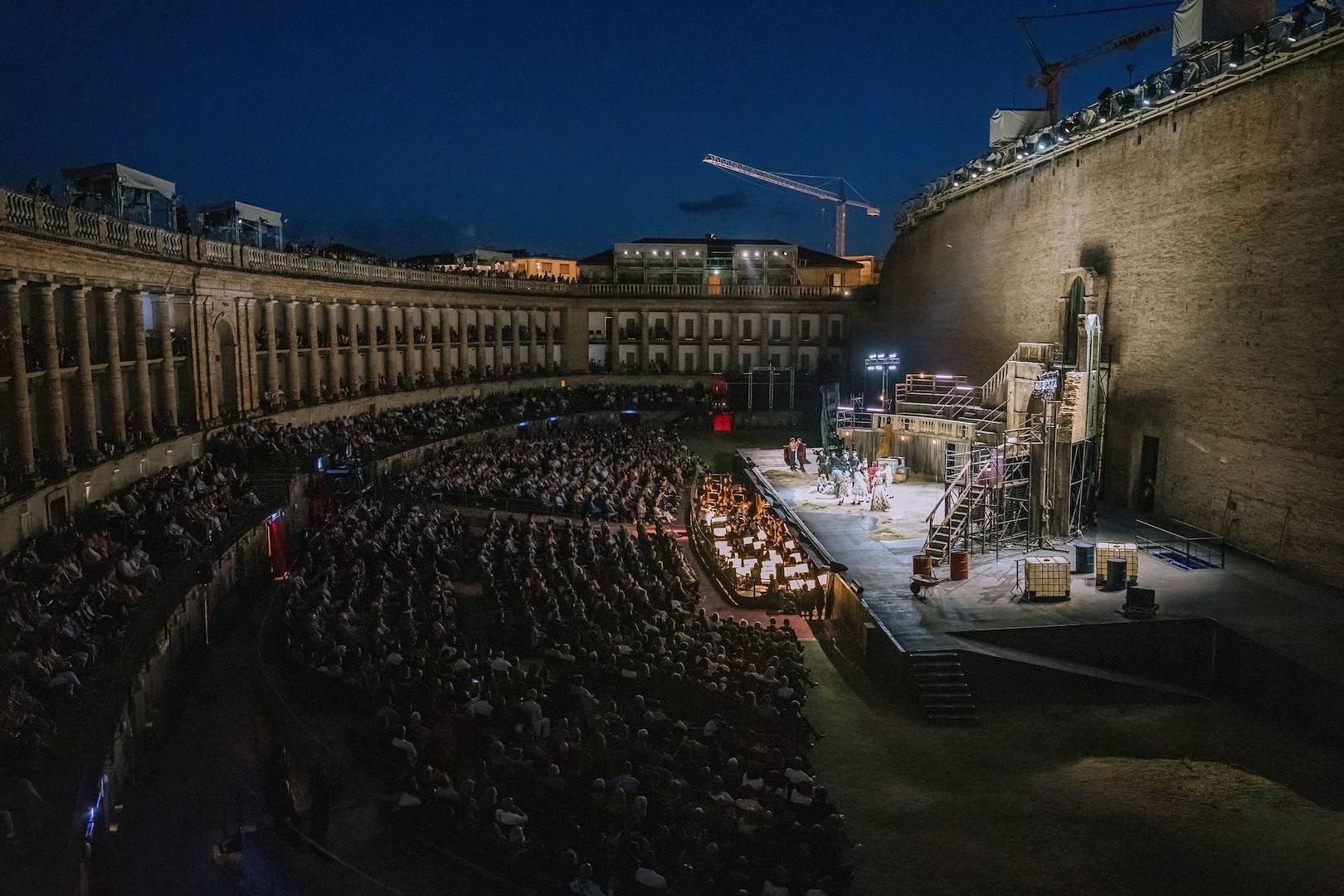 Eleganza, Storia e Vita Universitaria